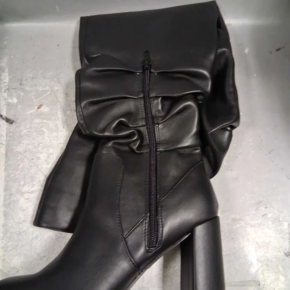 BOXED PRETTY LITTLE THINGS BLACK WIDE FIT PU ROUND TOE RUCHED OVER THE KNEE BLOCK HEELED BOOTS SIZE 6