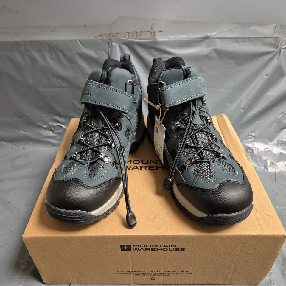 BOXED PAIR OF MOUNTAIN WAREHOUSE ADVENTURER WOMENS WATERPROOF ADAPTIVE WALKING BOOTS IN GREEN - UK 5 