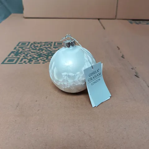 GISELA GRAHAM LONDON GLASS CHRISTMAS BAUBLE – WHITE FROSTED FLORAL PATTERN - BOX OF 12