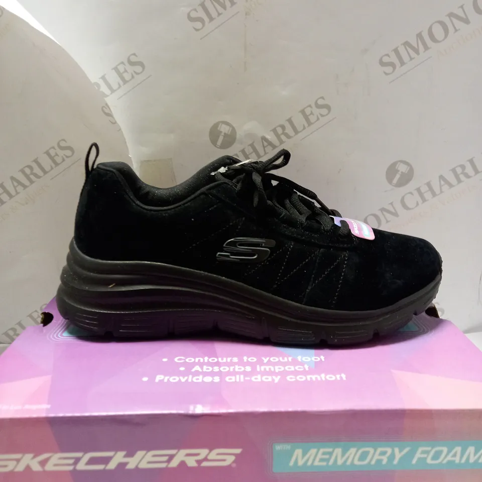 PAIR OF SKECHERS FASHION FIT LACE UP BLACK TRAINERS - SIZE 5.5