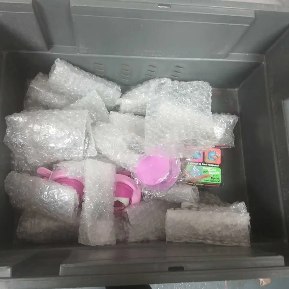 ASSORTED TOYS AND ACCESSORIES TO INCLUDE;  CHILDREN'S CRAFTS AND ART SUPPLIES SET