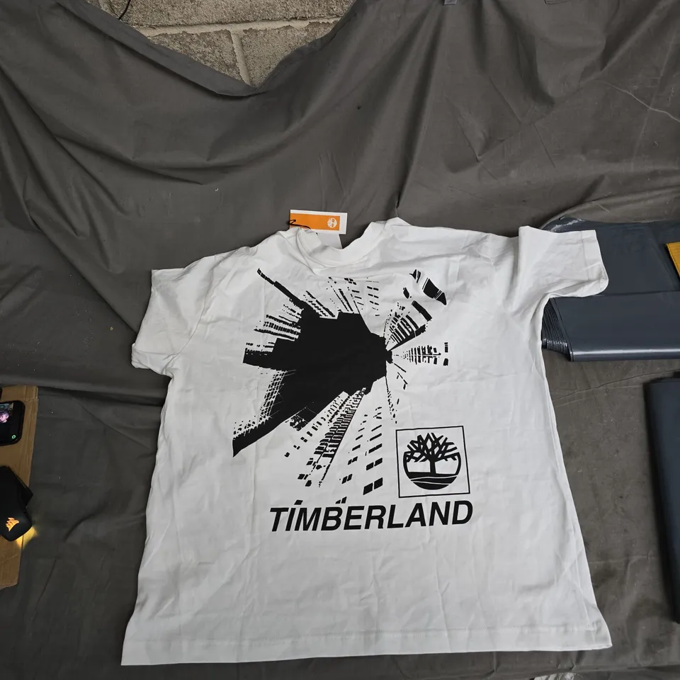 TIMBERLAND WHITE T-SHIRT WITH TREE LOGO – FRONT CHEST & LARGE BACK GRAPHIC UK M