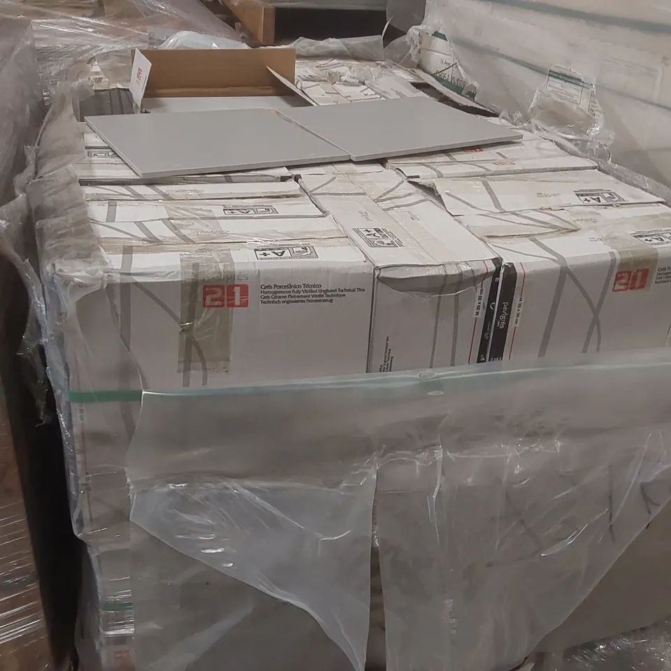 PALLET CONTAINING APPROXIMATELY 32x BOXES OF 16pcs 30 x 30CM PAVIGRÉS GRLIPO TILES