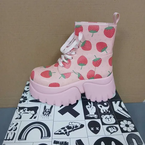 KOI STRAWBERRY SHORTCAKE PINK BOOTS – KIDS, STRAWBERRY PRINT UK4   