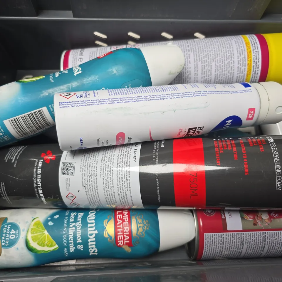 APPROXIMATELY 15 ASSORTED AEROSOLS TO INCLUDE UNI OIL, FOAMBURST BATH FOAM, AND L'OREAL MEN EXPERT