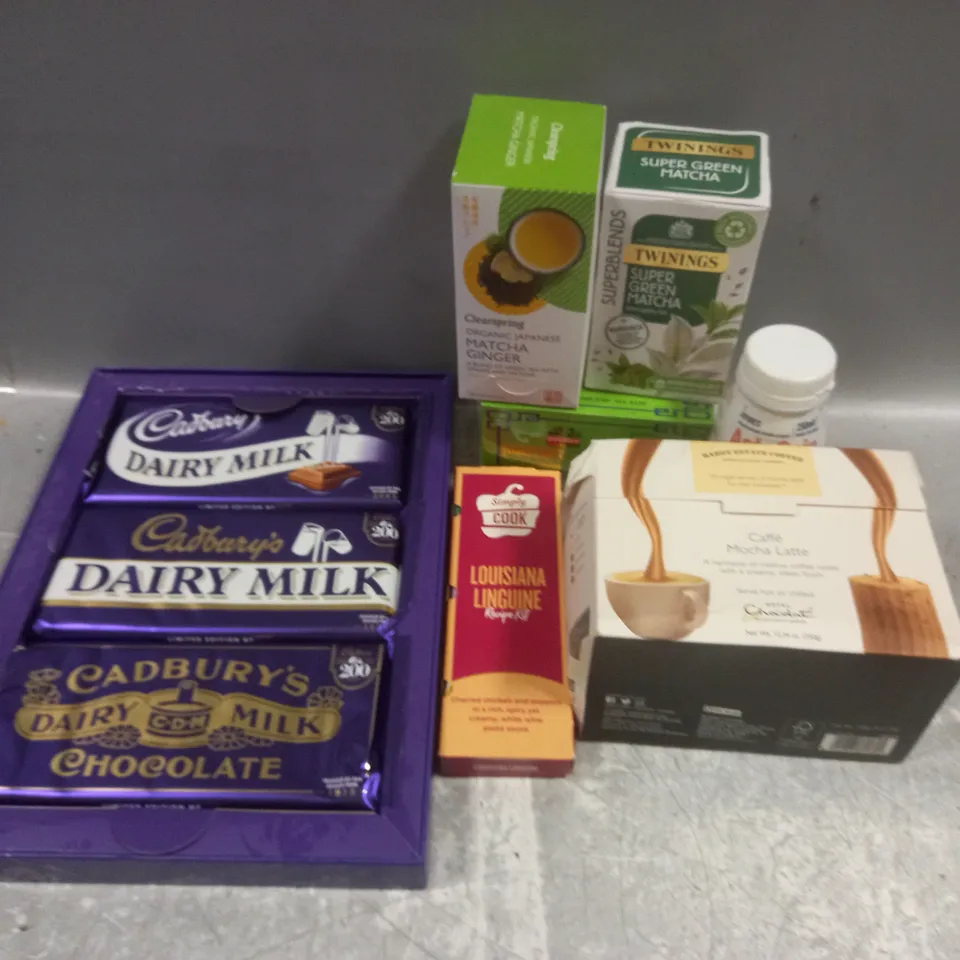 APPROXIMATELY 15 ASSORTED FOOD AND DRINK PRODUCTS TO INCLUDE; CADBURY'S MEMORY BARS, TWININGS SUPER GREEN MATCHA, HOTEL CHOCOLAT CAFFEE MOCHA LATTE AND SIMPLY COOK RECIPE KIT