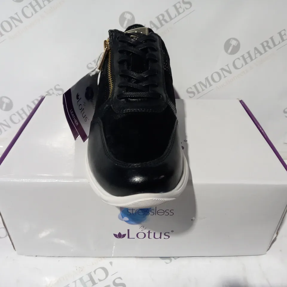 BOXED PAIR OF STRESSLESS BY LOTUS SHOES IN BLACK/GOLD UK SIZE 8