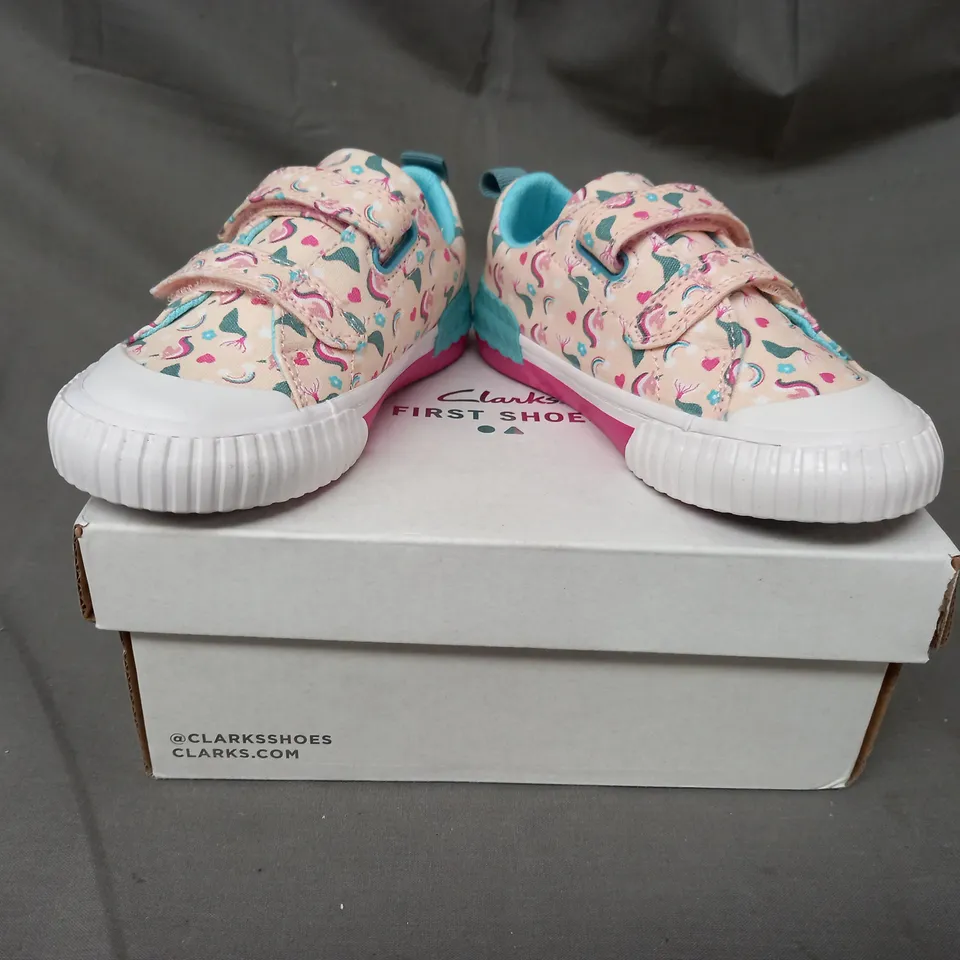 BOXED PAIR OF CLARKS FOXING MYTH INFANT SHOES IN PINK/MULTI UK SIZE 6.5