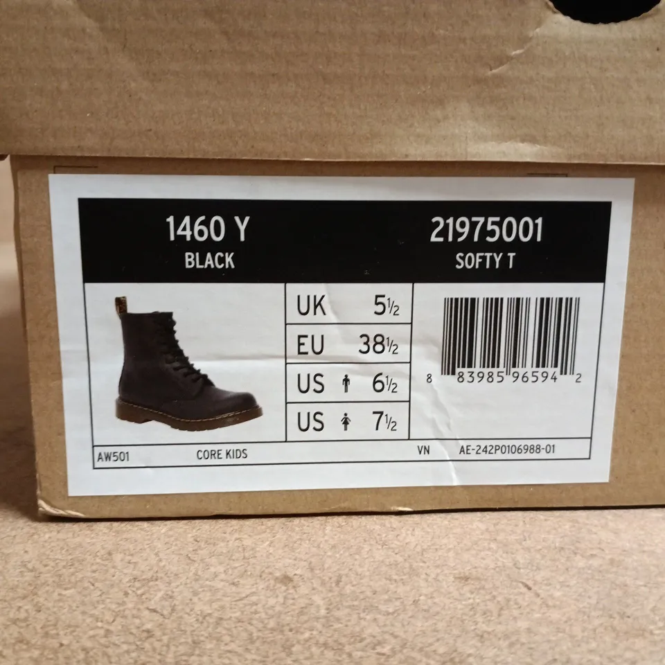 BOXED PAIR OF DR. MARTENS 1460 Y BLACK BOOTS – SOFTY, UK 5½ (EU 38½)