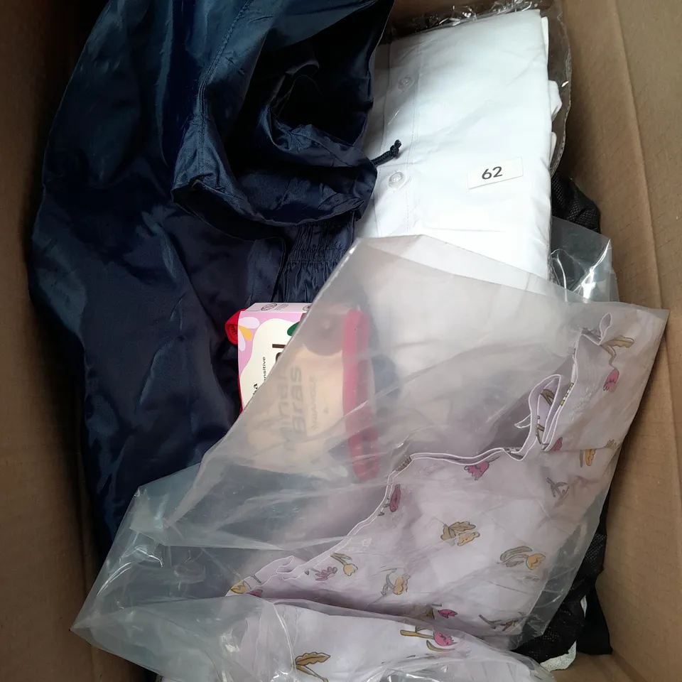 BOX OF APPROX 12 ASSORTED KIDS CLOTHING ITEMS TO INCLUDE - SOCKS , T-SHIRT , SHORTS ETC