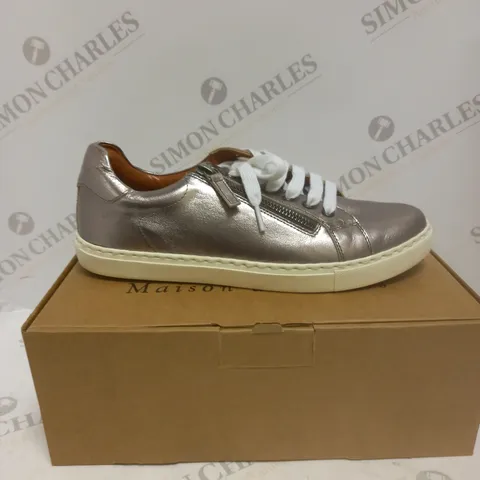 PAIR OF MAISON DE NIMES LEATHER ZIP SIDE TRAINERS IN PEWTER - SIZE 7