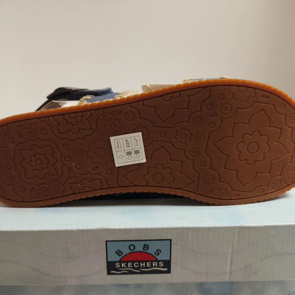 BOXED PAIR OF SKECHERS WOMEN'S SANDALS – UK 7