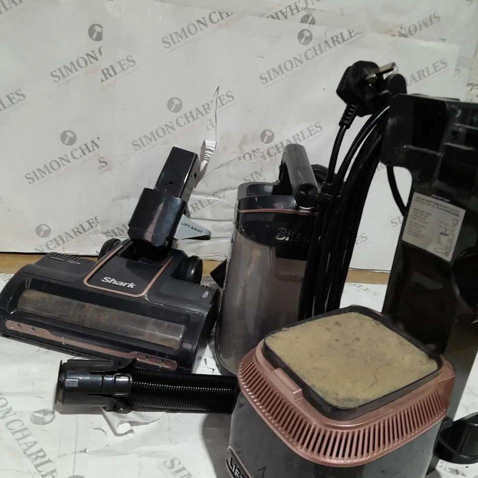 SHARK ANTI HAIR WRAP UPRIGHT PET-HAIR VACUUM