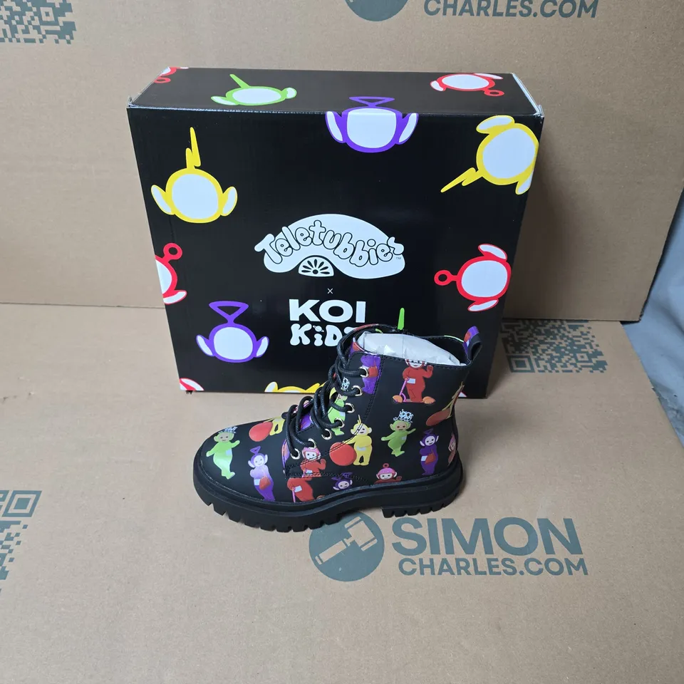 BOXED KOI KIDZ TELETUBBIES SUPERDOME KIDZ BOOTS BLACK SIZE UK 13 