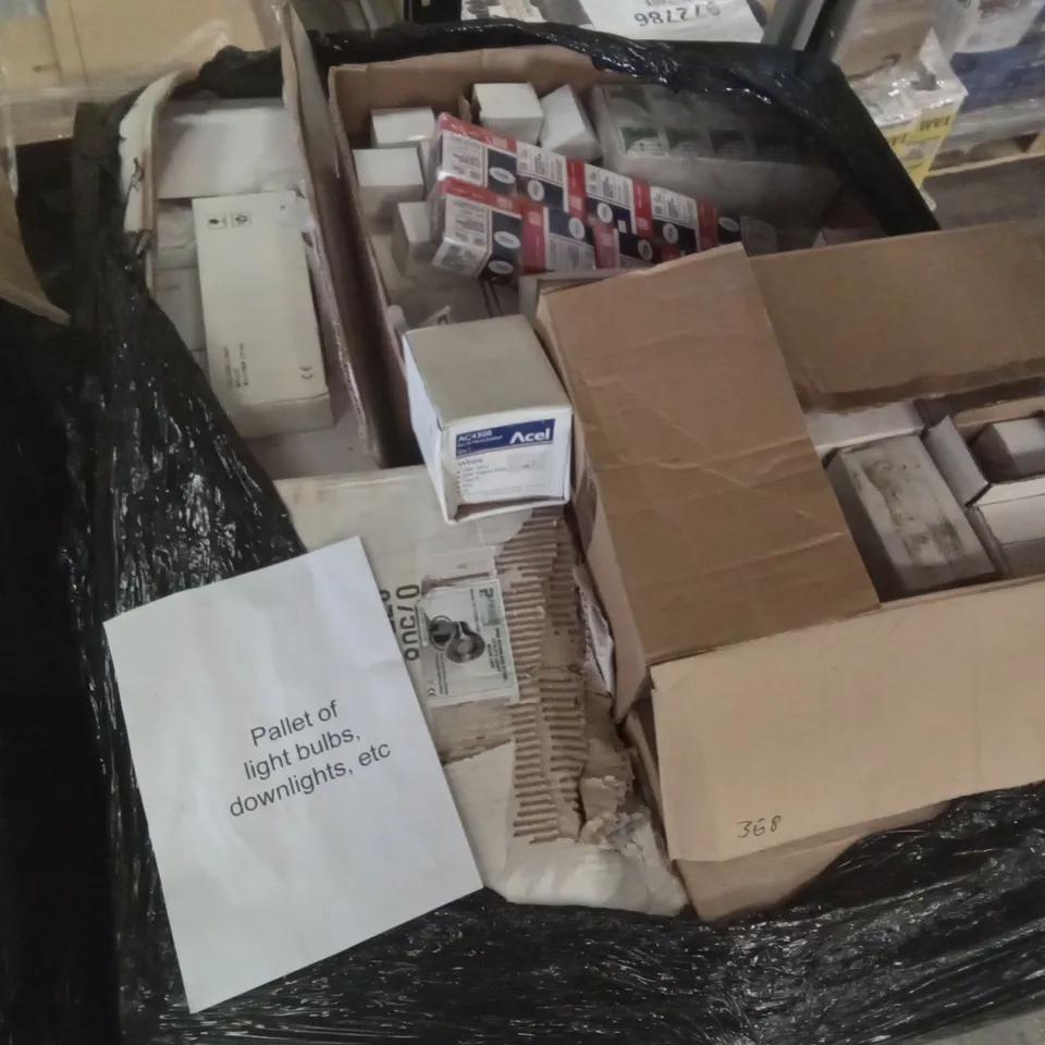 PALLET OF ASSORTED LIGHTING BULBS & DOWNLIGHTS INCLUDING PHASE LIGHTING LOW VOLTAGE CONTRACTOR PACKS, CED DOWN LIGHTERS, ACEL MAINS EYEBALL, 10PC HALOGEN LAMPS, LED STAR BLUE LED LIGHTS