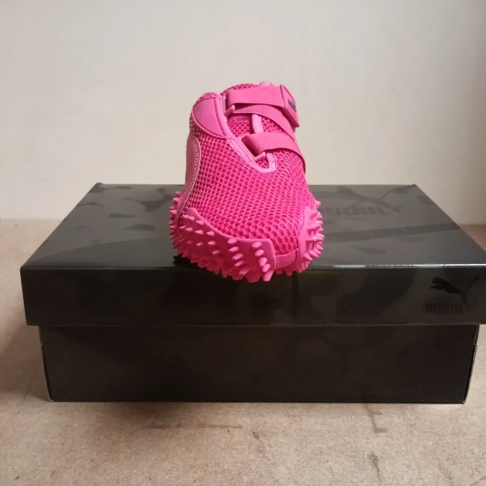 BOXED PAIR OF PUMA MOSTRO TRAINERS IN DODORIA PINK SIZE UK 5