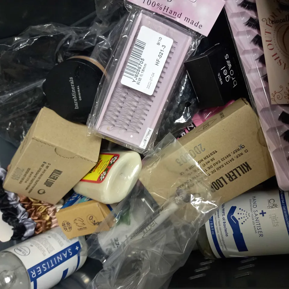 ASSORTED COSMETICS APPROX. 25 ITEMS 