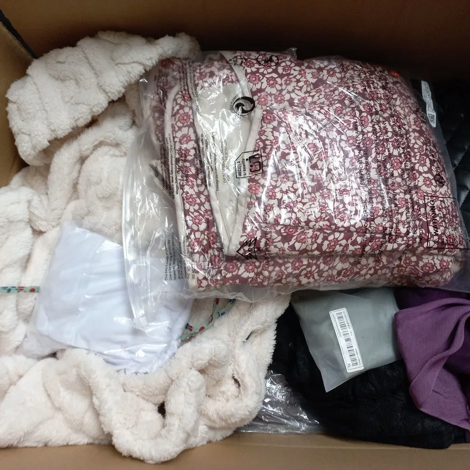 LARGE BOX OF APPROXIMATELY 20 ASSORTED CLOTHING ITEMS IN VARIOUS SIZES, STYLES AND COLOURS