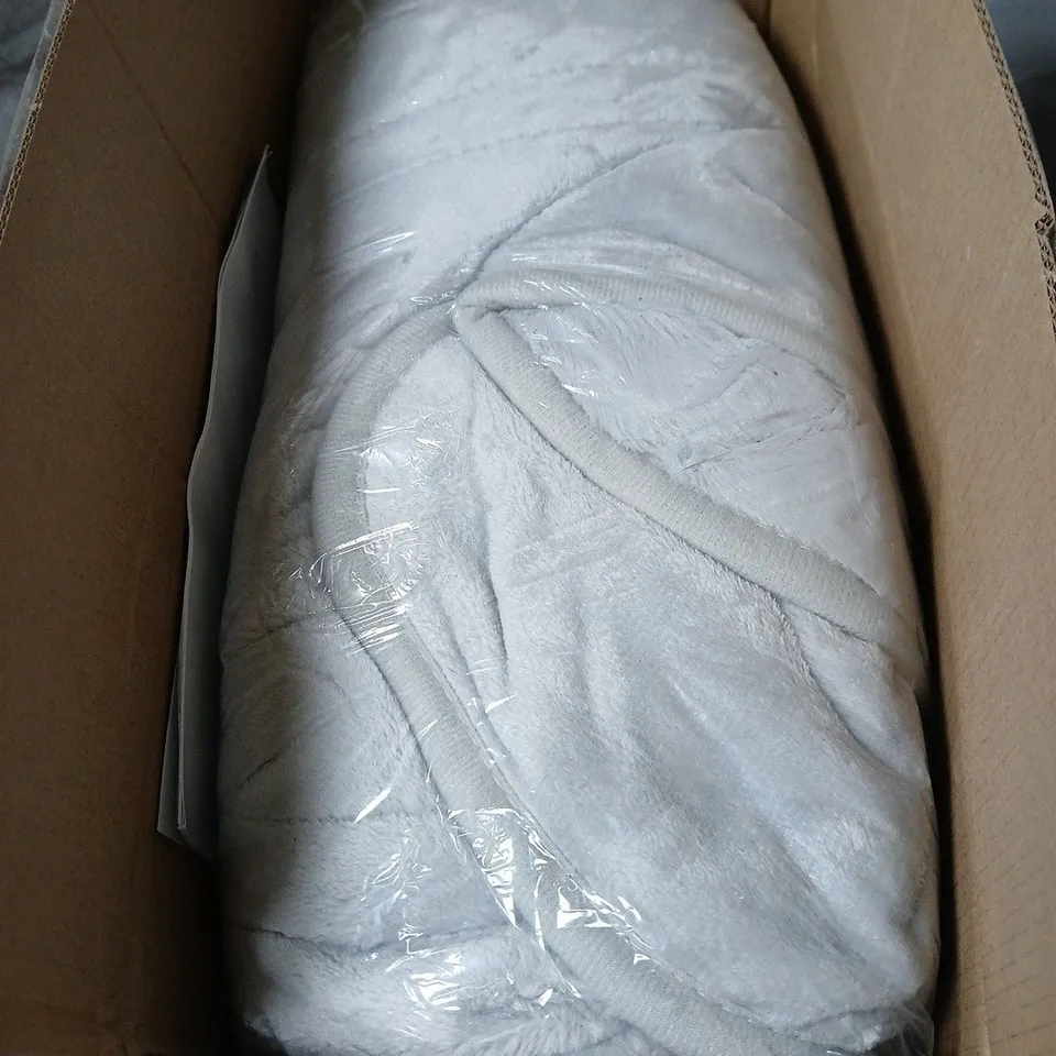 COZEE HOME FAMILY SIZED FAUX FUR & VELVETSOFT HEATED THROW