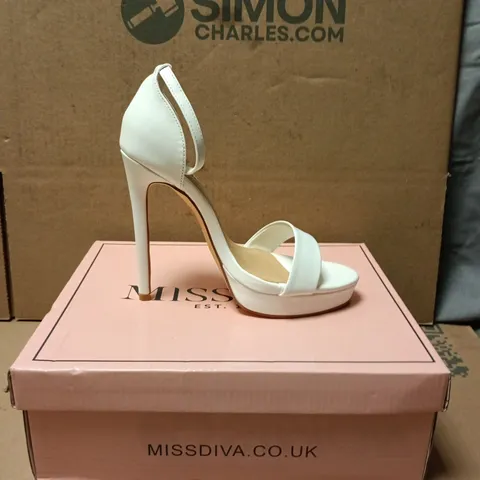 MISSDIVA WHITE STRAPPY PLATFORM HIGH-HEELED SANDALS SIZE 3