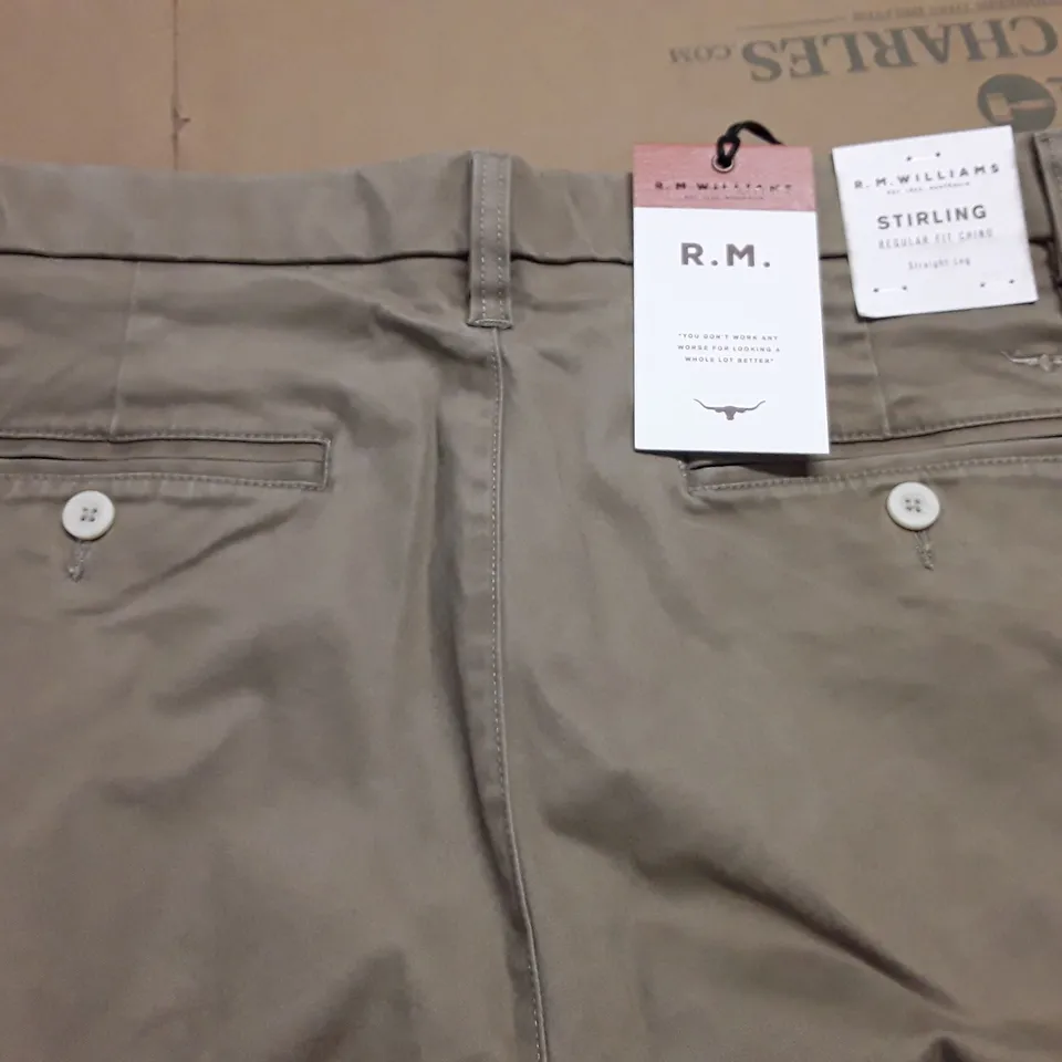 R.M.WILLIAMS STIRLING REGULAR FIT CHINOS - 34/32