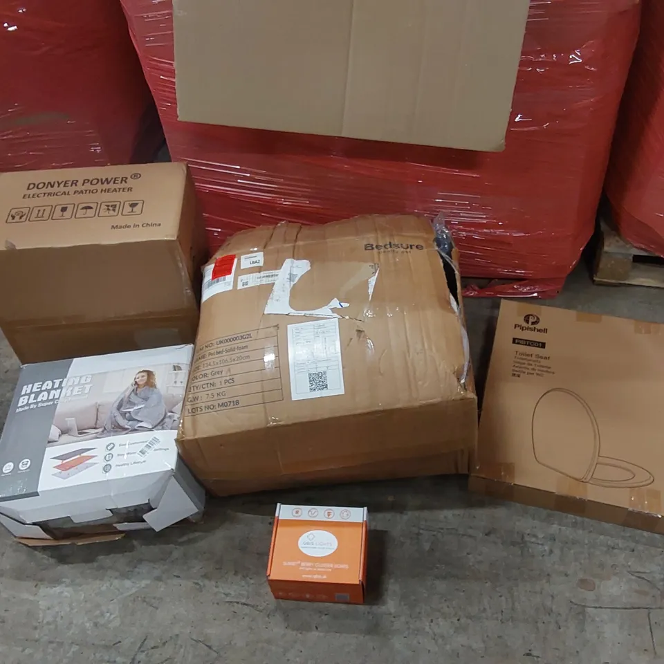 PALLET OF ASSORTED ITEMS INCLUDING: ELECTRIC PATIO HEATER, ELECTRIC BLANKET, PET BED, CLUSTER LIGHTS, TOILET SEAT ECT