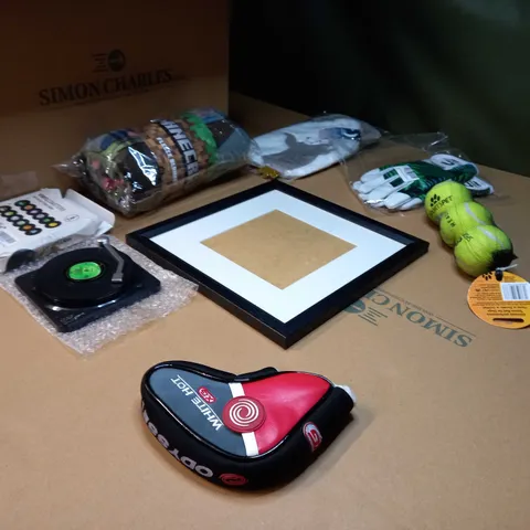 LOT OF APPROX 10 ASSORTED HOUSEHOLD/ GIFT ITEMS TO INCLUDE: HOT WATER BOTTLE, PACKAGED MINE CRAFT FLEECE, VINYL COASTERS