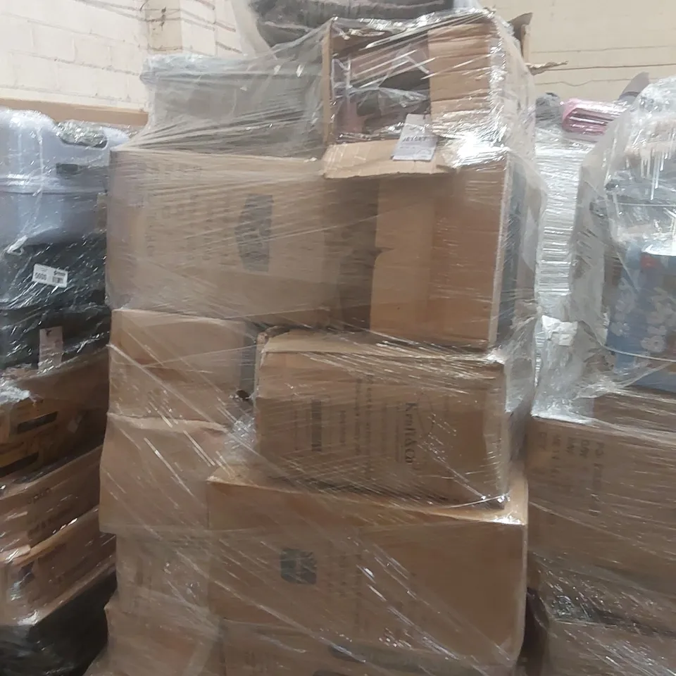 PALLET OF ASSORTED E-COMMERCE GOODS AND PRODUCTS TO INCLUDE: PARASOL BASES, SUITCASES, CHRISTMAS WRAPPING PAPER, DOG LEADS ECT