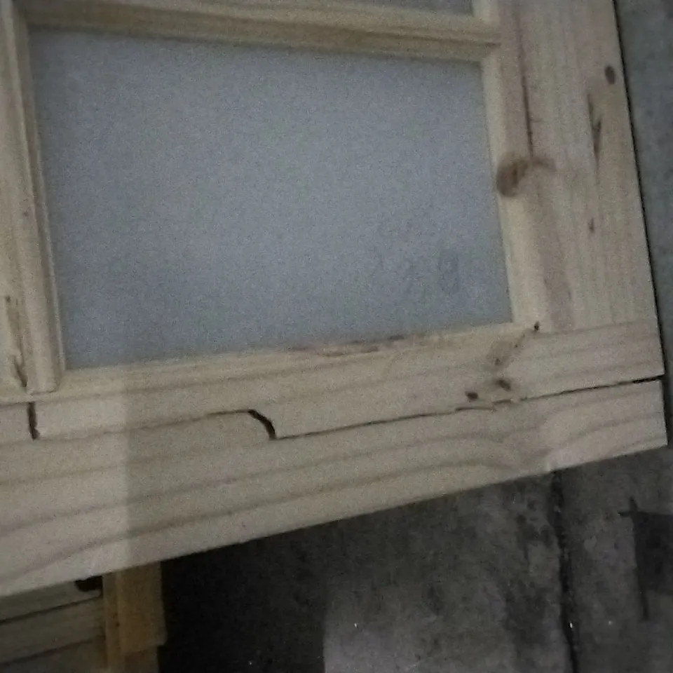 15 LITE KNOTTY PINE OBSCUR GLAZED INTERNAL DOOR 1981MM × 838MM, DAMAGED 