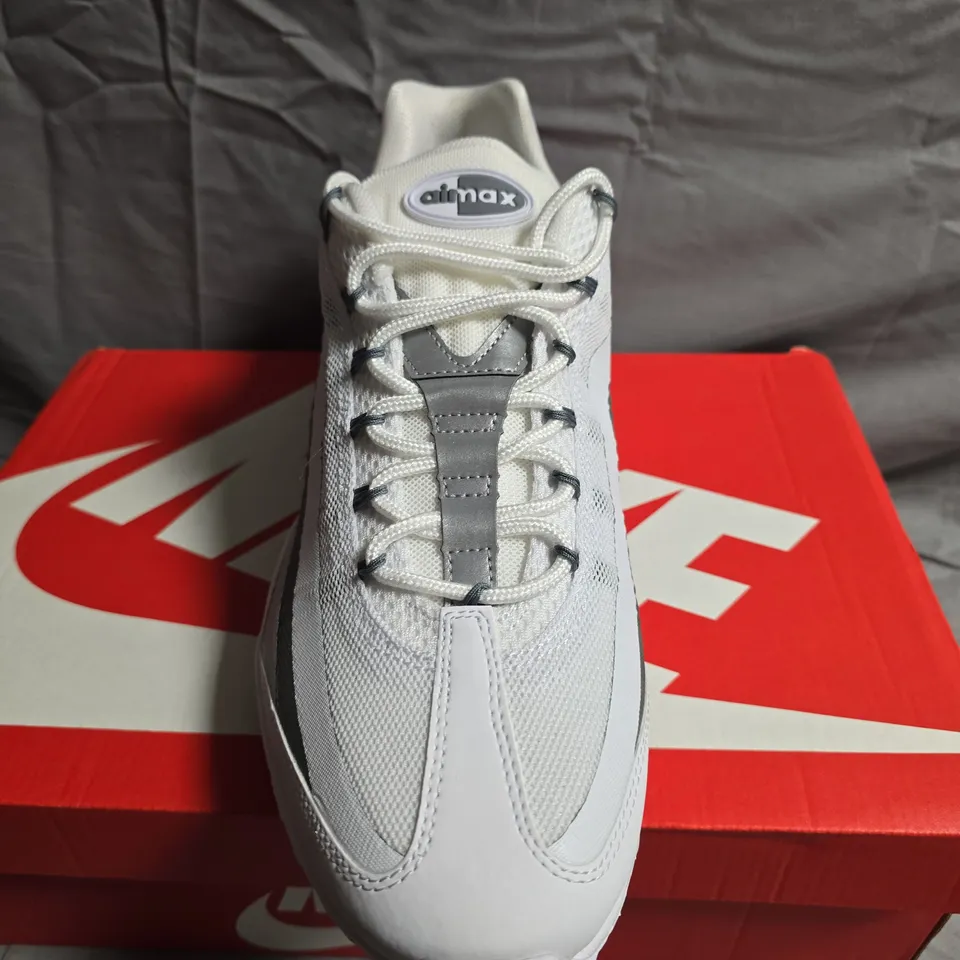 BOXED PAIR OF NIKE AIR MAX 95 TRAINERS - UK SIZE 11