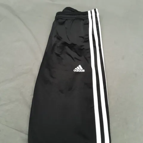 ADIDAD TRACKSUIT BOTTOMS SIZE 11/12 YEARS