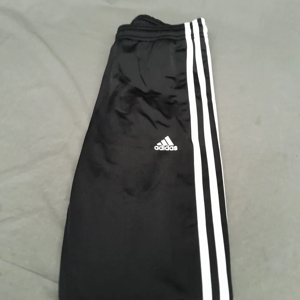 ADIDAD TRACKSUIT BOTTOMS SIZE 11/12 YEARS