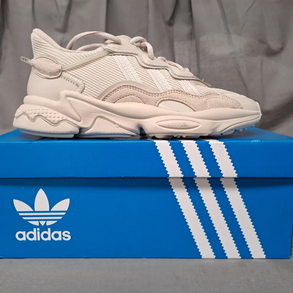 BOXED PAIR OF ADIDAS OZWEEGO SHOES IN CREAM UK SIZE 5