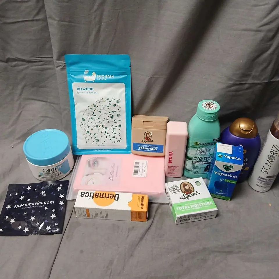 APPROXIMATELY 15 ASSORTED COSMETICS ITEMS TO INCLUDE SST.MORIZ TANNING MOUSSE, VAPORUB, DERMATICA SUNSCREEN, ETC