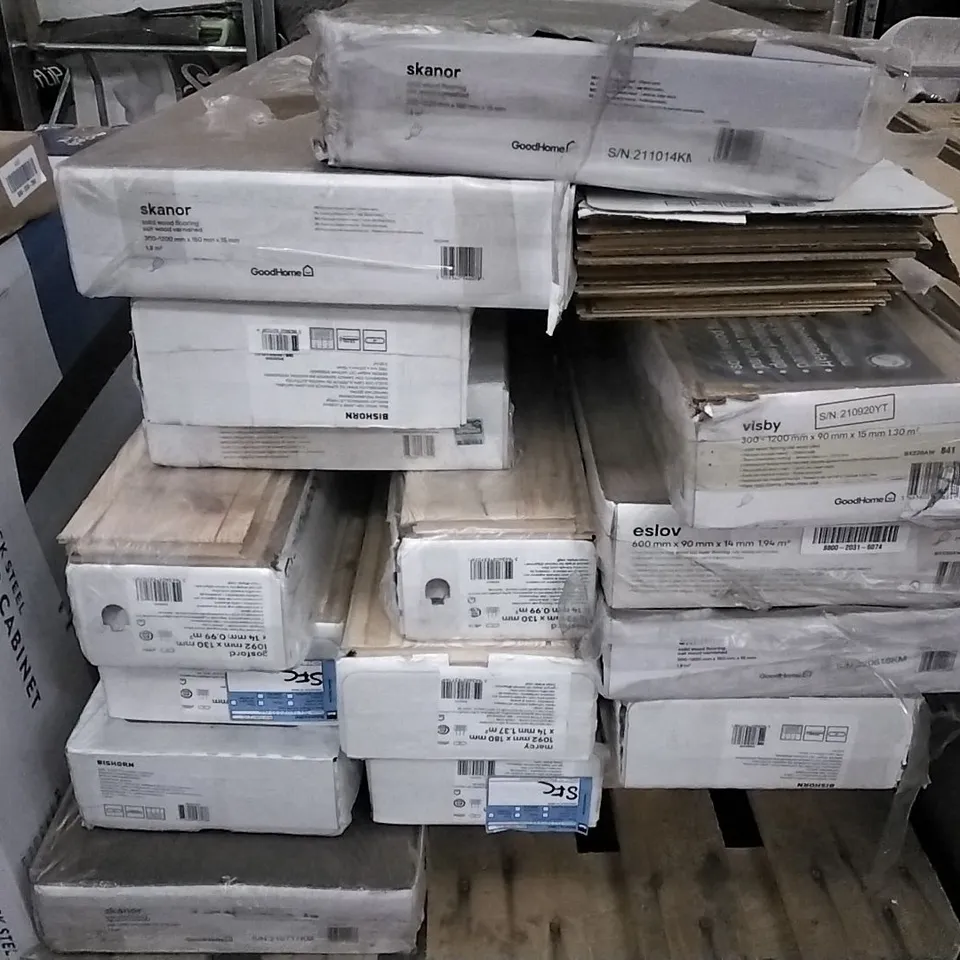 PALLET OF ASSORTED WOOD FLOORING PANELS 