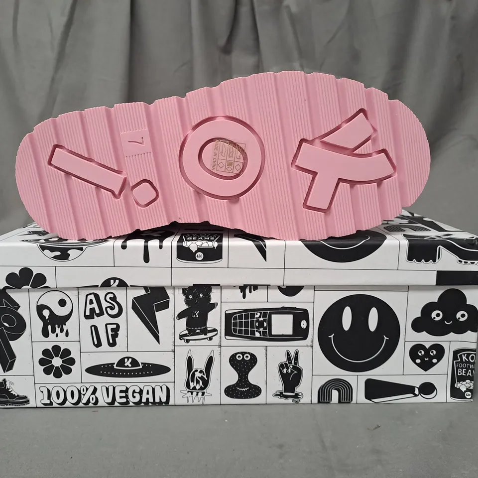 BOXED PAIR OF KOI VEGAN YAMI PASTEL PINK PLATFORM BOOTS UK SIZE 7
