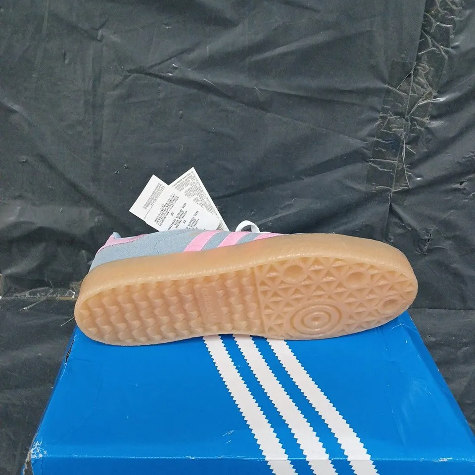 BOXED PAIR OF ADIDAS SAMBA UK 7.5 