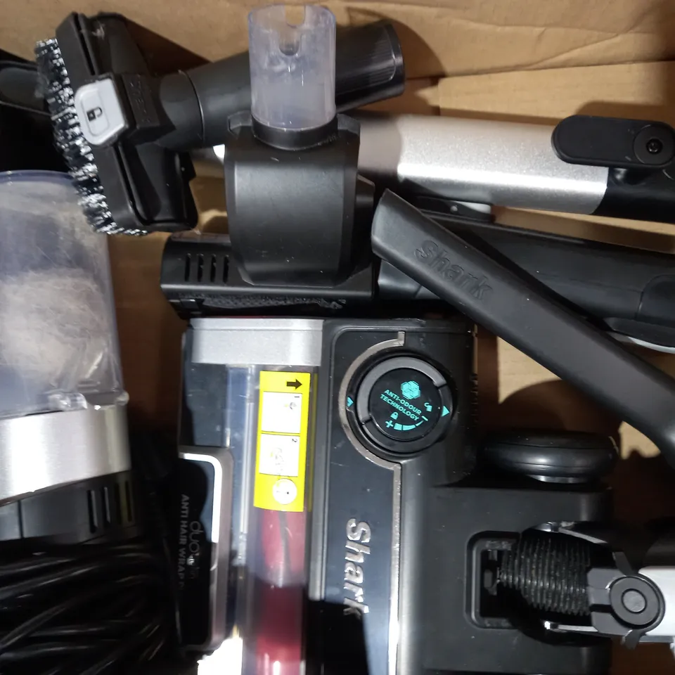 BOXED SHARK STRATOS ANTI HAIR WRAP PET PRO VACUUM CLEANER HZ3000UKT