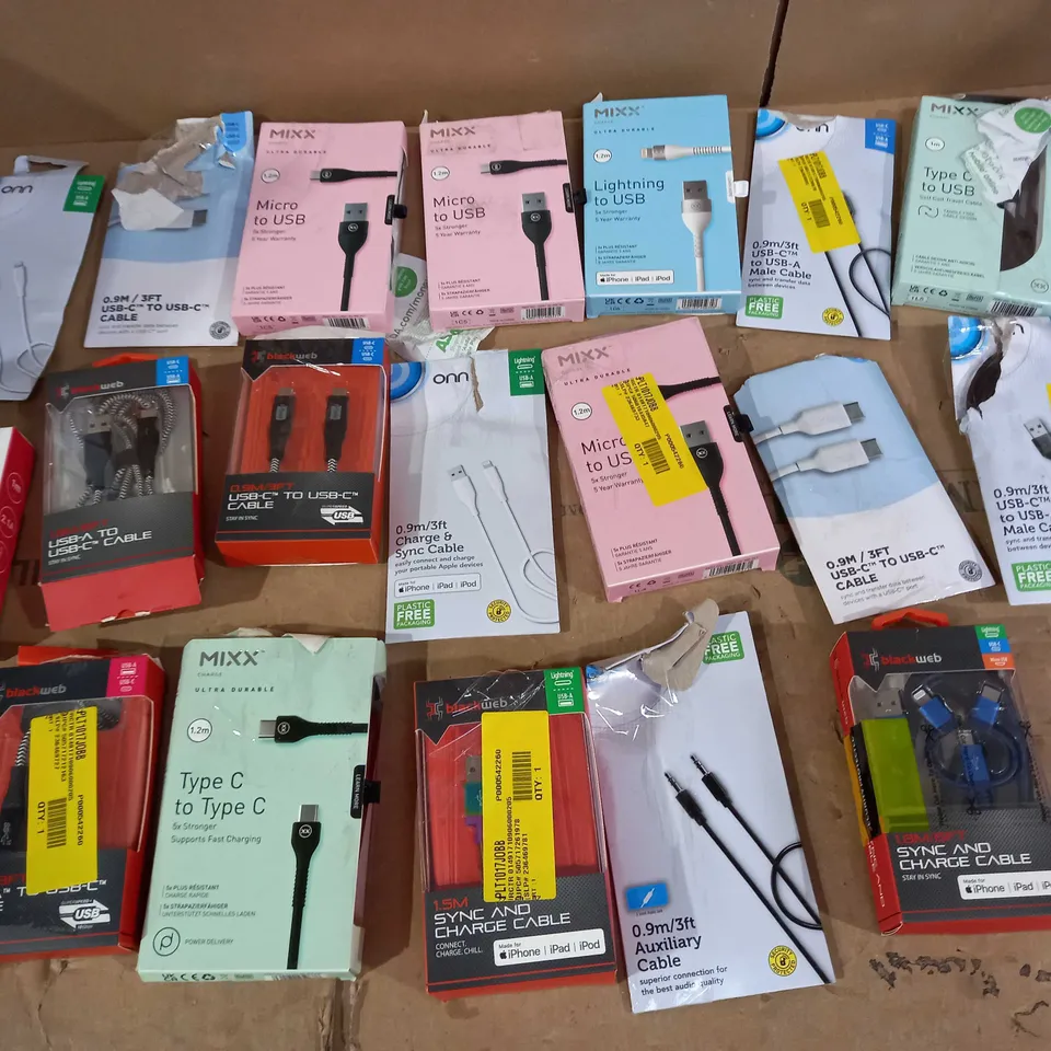 LOT OF APPROX 20 ASSORTED PHONE CHARGING CABLES
