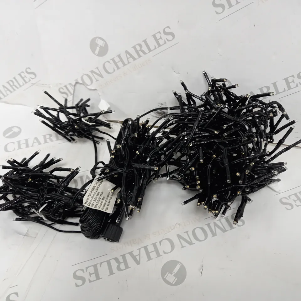 BOXED GARDEN REFLECTIONS OUTDOOR CASCADING LED CLUSTER LIGHT STRAND WITH 8 FUNCTIONS