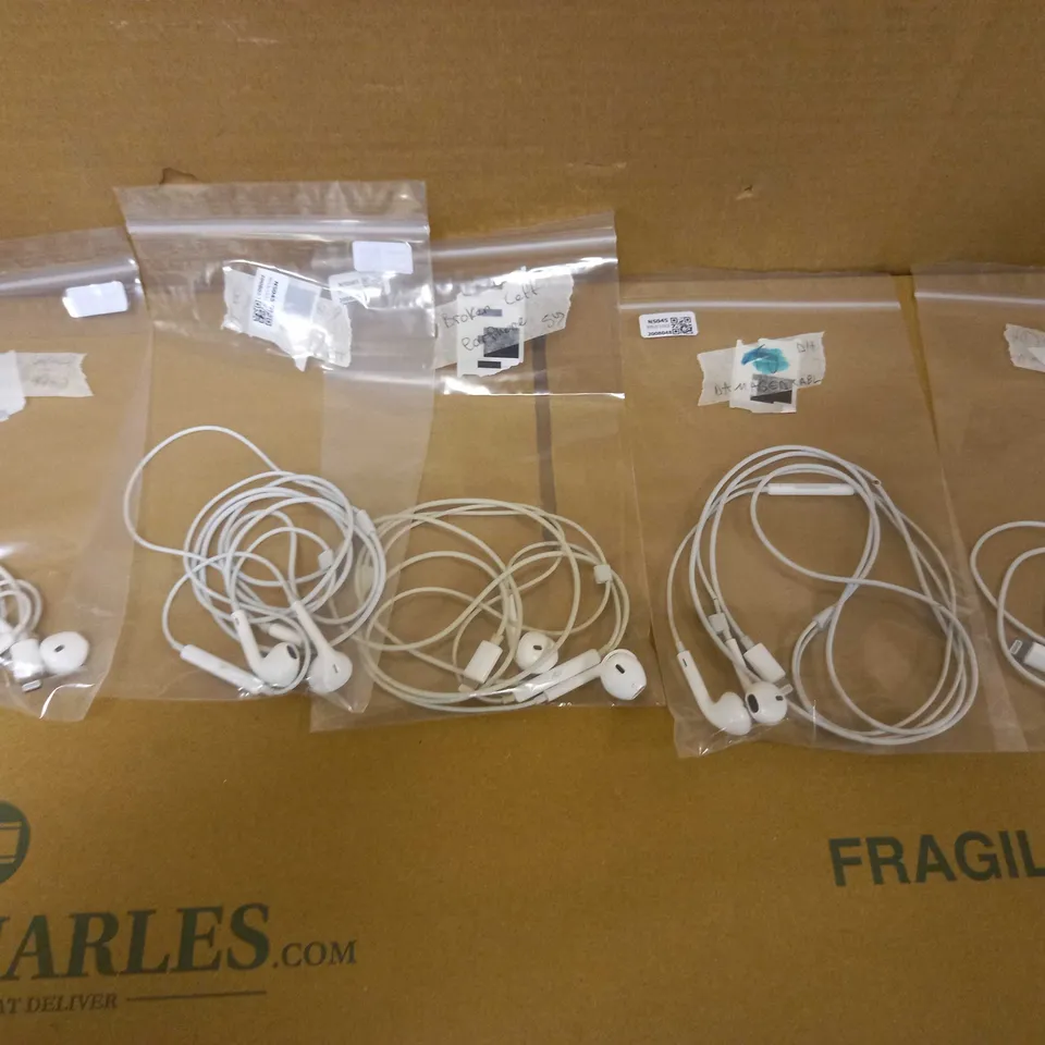 LOT OF APPROXIMATELY 5 APPLE EARPODS - LIGHTNING CONNECTOR