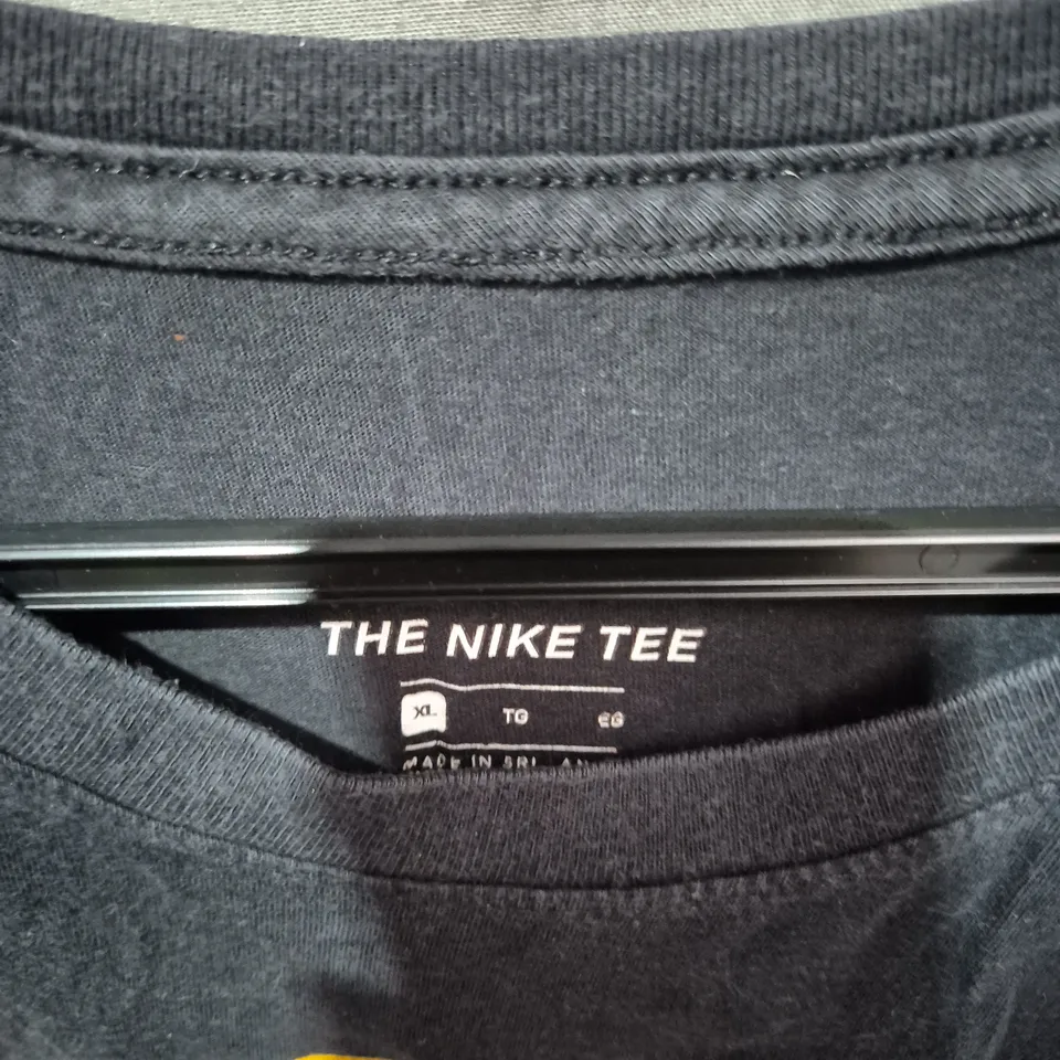 NIKE THE NIKE TEE T-SHIRT - XL