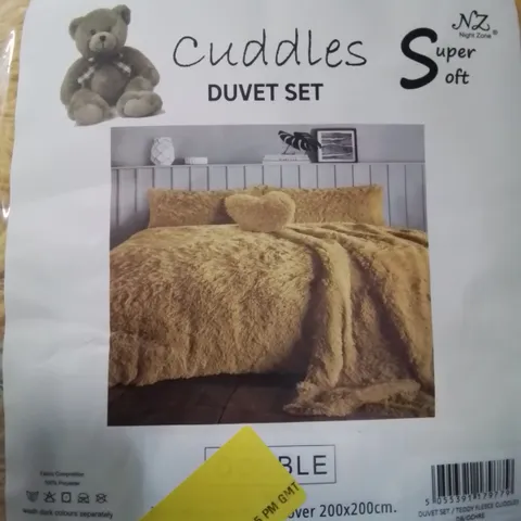 BAGGED CUDDLES TEDDY SUPERSOFT DUVET COVER SET - DOUBLE - YELLOW