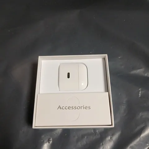 HEARING DEVICE ACCESSORIES KIT – BOXED WHITE PACKAGING (LISTEN TO THE WORLD)