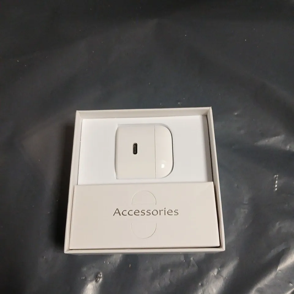 HEARING DEVICE ACCESSORIES KIT – BOXED WHITE PACKAGING (LISTEN TO THE WORLD)