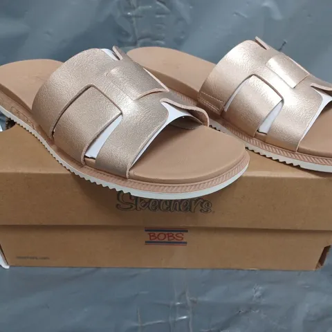 BOXED PAIR OF BOBS FROM SKECHERS SLIDE SANDALS IN ROSE GOLD SIZE 3.5