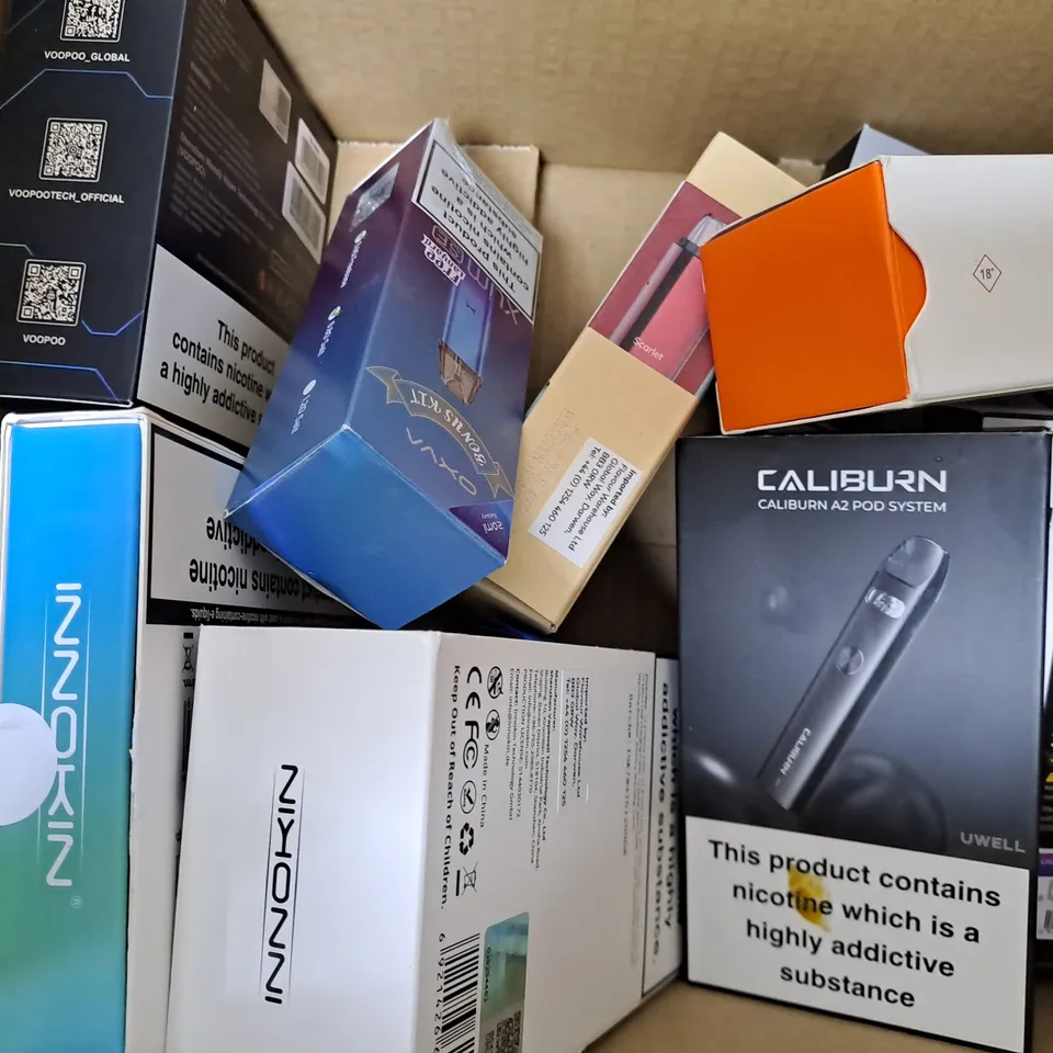 APPROXIMATELY 10 ASSORTED E-CIGARETTE PRODUCTS TO INCLUDE INNOKIN ENDURA T18-X, VOOPOO DRAG S, INNOKIN ENDURA T20 S 