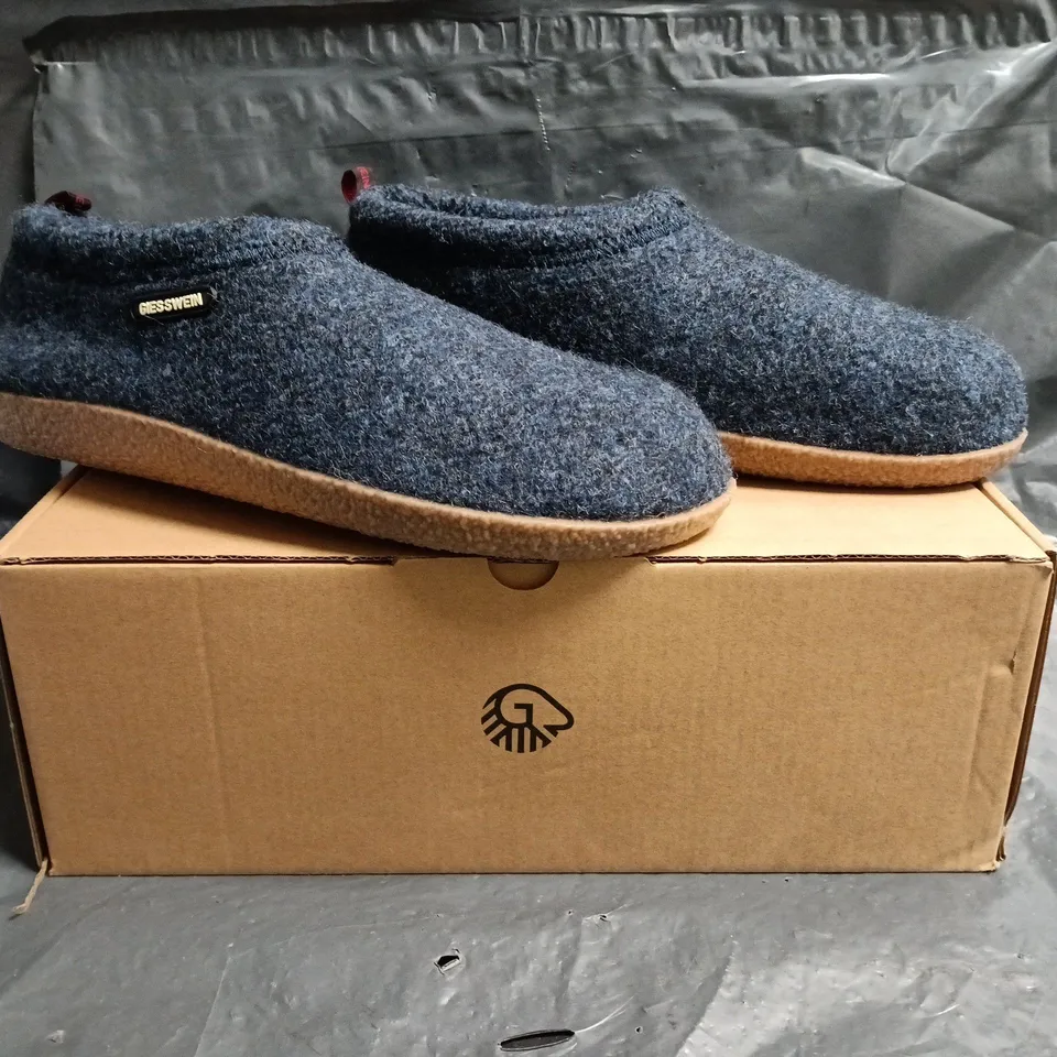 BOXED PAIR OF GIESSWEIN SHOES IN NAVY SIZE UK 9