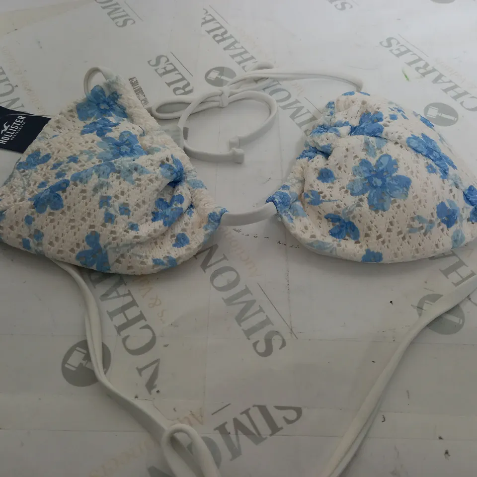 HOLLISTER SWIM FLORAL BIKINI TOP IN WHITE/BLUE - SMALL