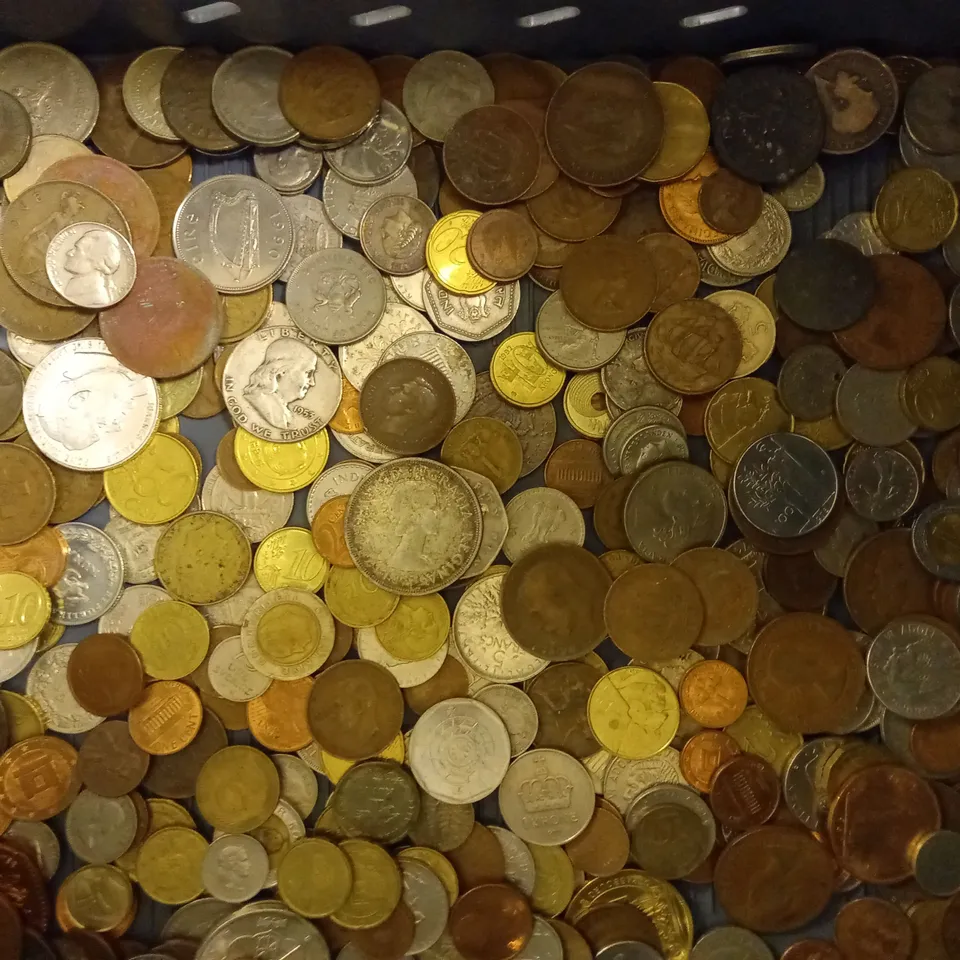 LOT OF APPROXIMATELY 150 ASSORTED COINS